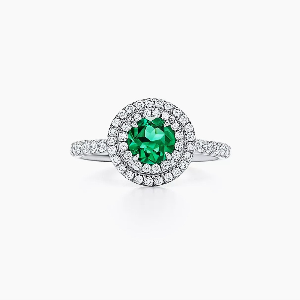 Tiffany&CO Ring in platinum with diamonds and an emerald